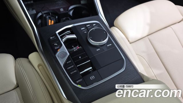 BMW 3-Series 320i