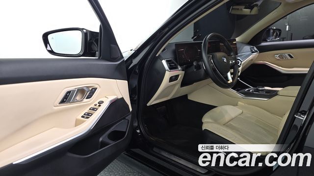 BMW 3-Series 320i