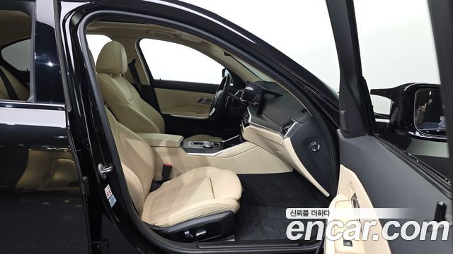 BMW 3-Series 320i