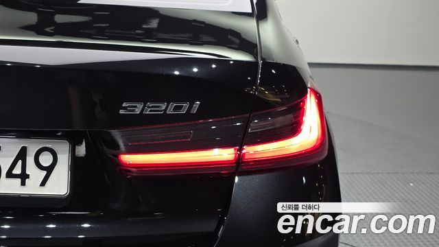 BMW 3-Series 320i