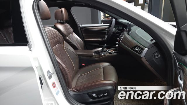 BMW 5-Series 530i xDrive M Sport Package Plus