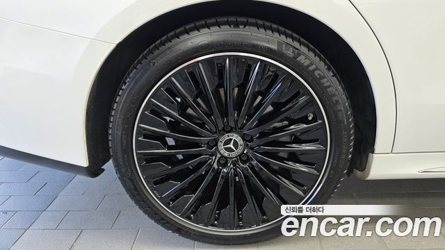 Mercedes-Benz E-Class E300 4MATIC AMG Line