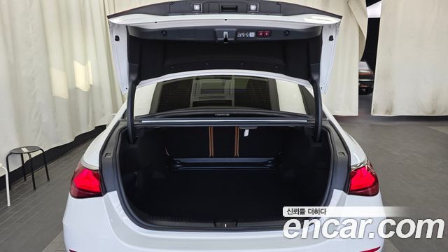 Mercedes-Benz E-Class E300 4MATIC AMG Line