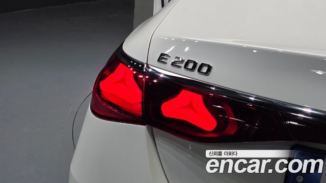 Mercedes-Benz E-Class E200 Avantgarde