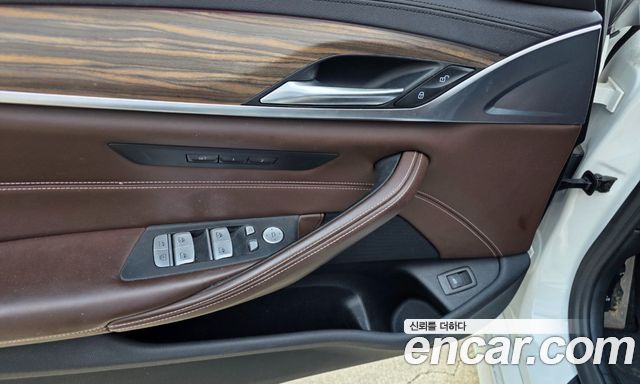 BMW 5-Series 530i xDrive M Sport Package Plus