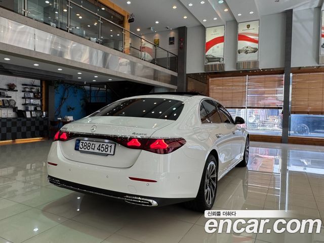 Mercedes-Benz E-Class E300 4MATIC Exclusive