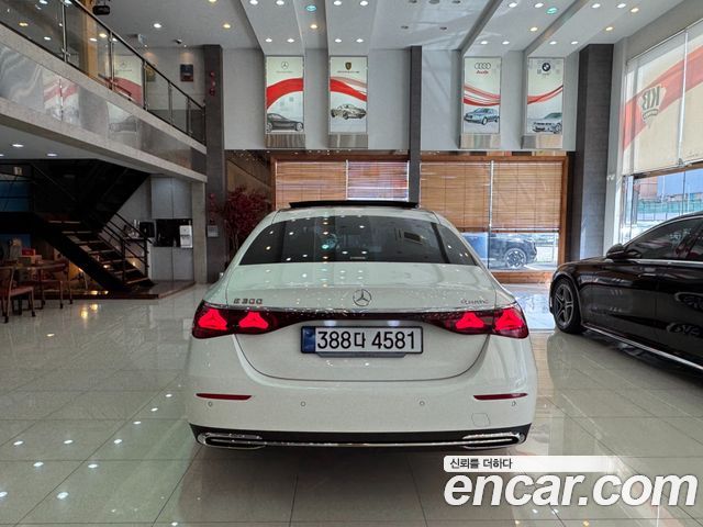Mercedes-Benz E-Class E300 4MATIC Exclusive