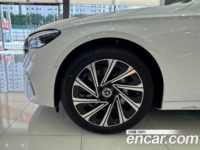 Mercedes-Benz E-Class E300 4MATIC Exclusive