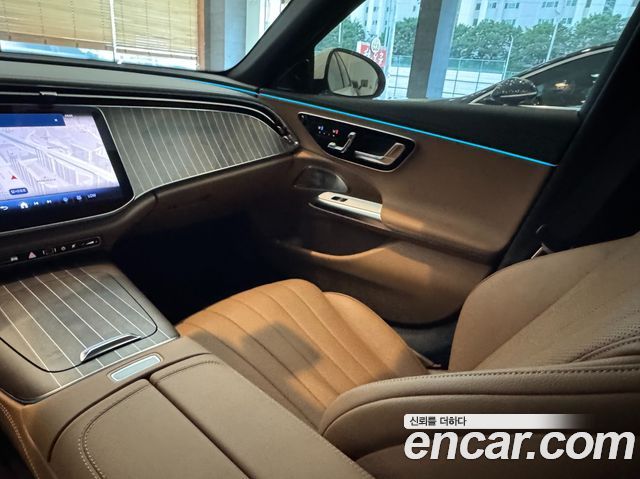 Mercedes-Benz E-Class E300 4MATIC Exclusive
