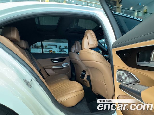 Mercedes-Benz E-Class E300 4MATIC Exclusive