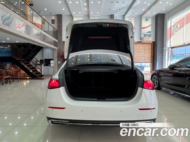 Mercedes-Benz E-Class E300 4MATIC Exclusive