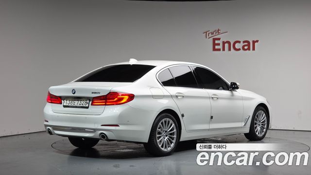 BMW 5-Series 520i Luxury