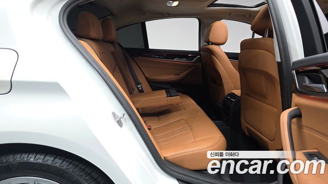 BMW 5-Series 520i Luxury