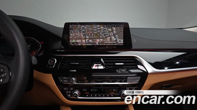 BMW 5-Series 520i Luxury