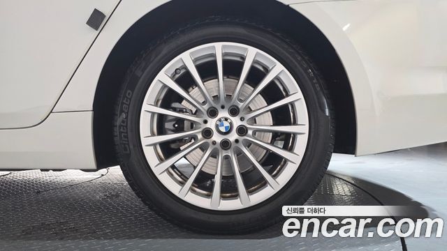 BMW 5-Series 520i Luxury