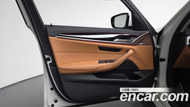 BMW 5-Series 520i Luxury