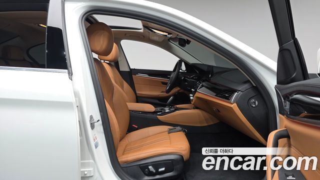BMW 5-Series 520i Luxury