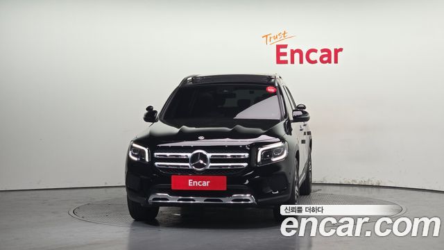 Mercedes-Benz GLB-Class GLB220