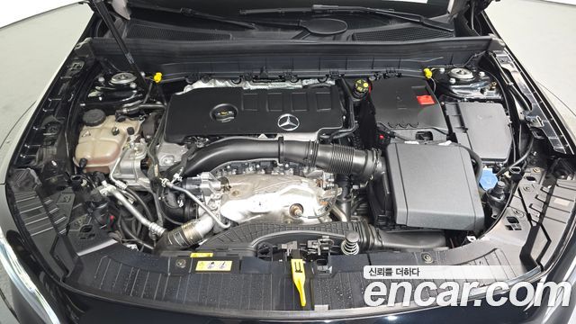 Mercedes-Benz GLB-Class GLB220