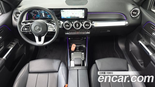 Mercedes-Benz GLB-Class GLB220