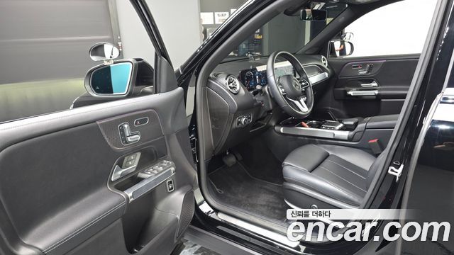 Mercedes-Benz GLB-Class GLB220