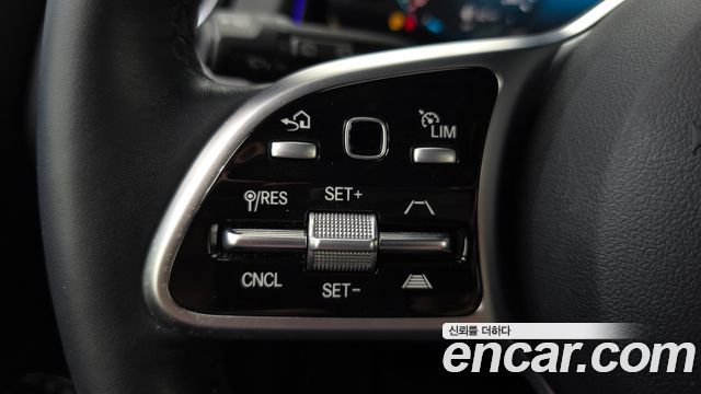 Mercedes-Benz GLB-Class GLB220