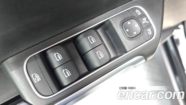Mercedes-Benz GLB-Class GLB220