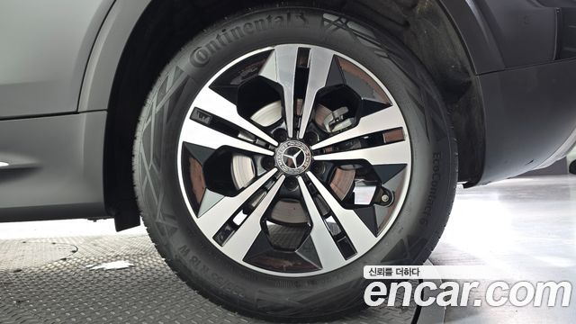 Mercedes-Benz GLB-Class GLB220