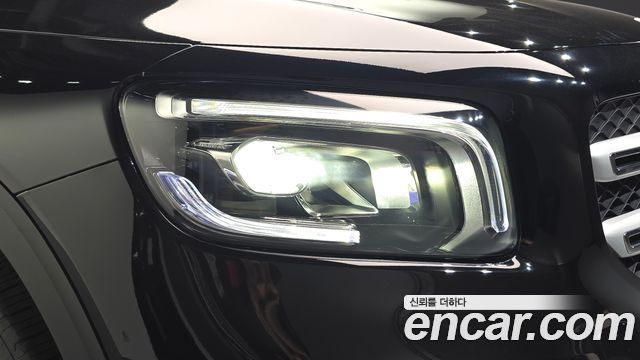Mercedes-Benz GLB-Class GLB220