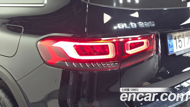 Mercedes-Benz GLB-Class GLB220