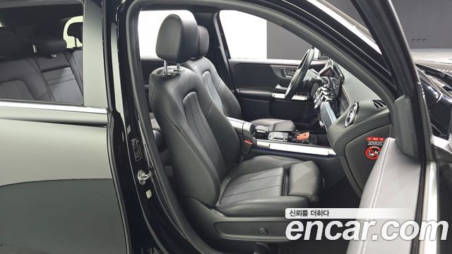 Mercedes-Benz GLB-Class GLB220