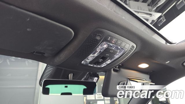 Mercedes-Benz GLB-Class GLB220