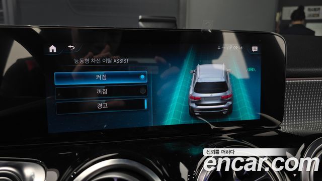 Mercedes-Benz GLB-Class GLB220