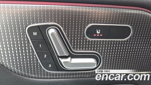 Mercedes-Benz GLB-Class GLB220