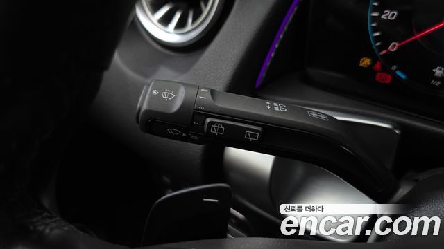 Mercedes-Benz GLB-Class GLB220
