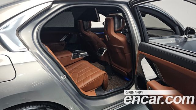BMW 7-Series 740i xDrive M Sport