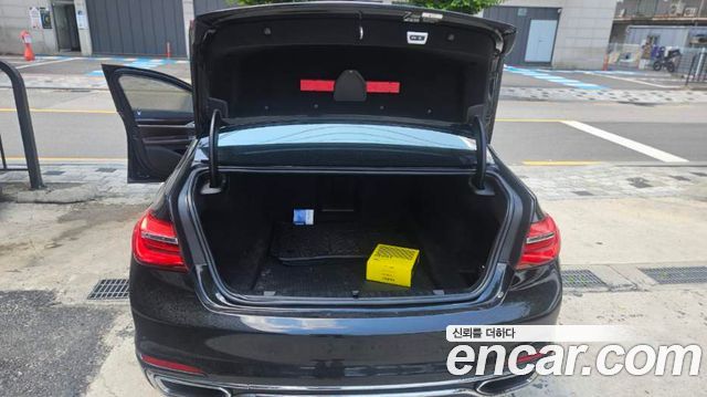 BMW 7-Series 750Li xDrive