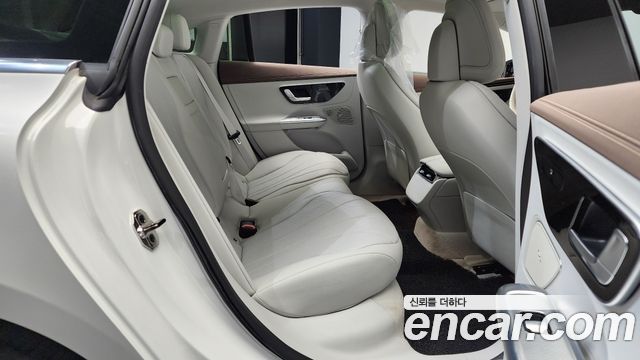 Mercedes-Benz EQE EQE300