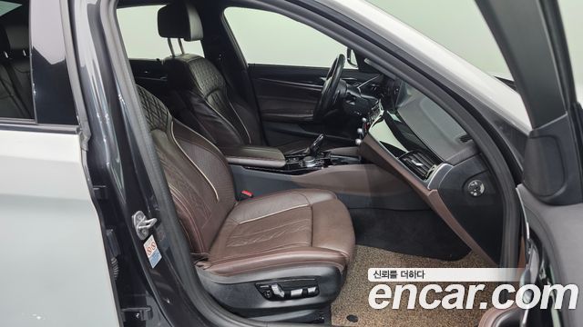 BMW 5-Series 530i M Sport Package Plus