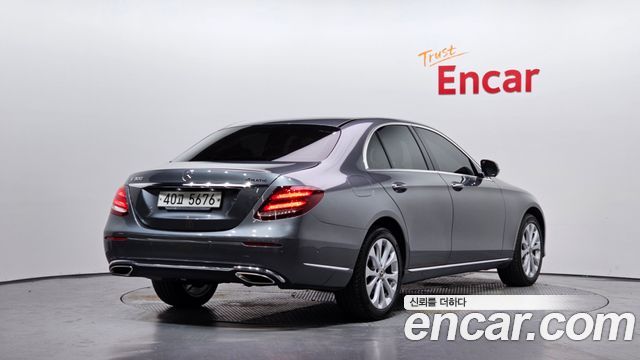 Mercedes-Benz E-Class E300 4MATIC Exclusive