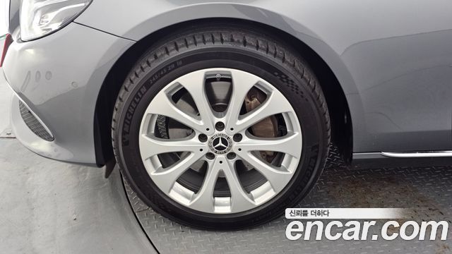 Mercedes-Benz E-Class E300 4MATIC Exclusive