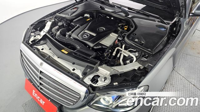 Mercedes-Benz E-Class E300 4MATIC Exclusive
