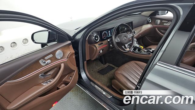 Mercedes-Benz E-Class E300 4MATIC Exclusive