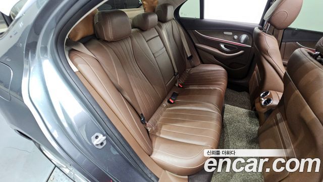 Mercedes-Benz E-Class E300 4MATIC Exclusive
