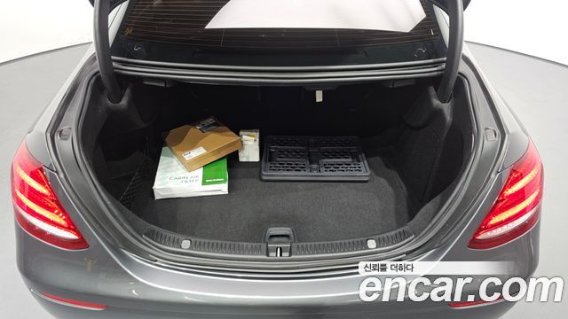 Mercedes-Benz E-Class E300 4MATIC Exclusive