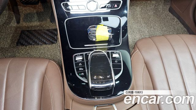 Mercedes-Benz E-Class E300 4MATIC Exclusive