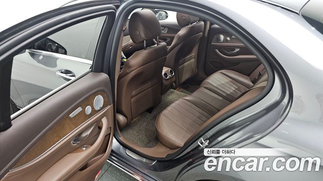 Mercedes-Benz E-Class E300 4MATIC Exclusive