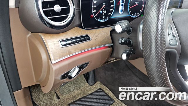 Mercedes-Benz E-Class E300 4MATIC Exclusive