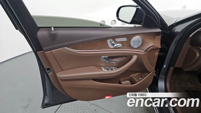 Mercedes-Benz E-Class E300 4MATIC Exclusive