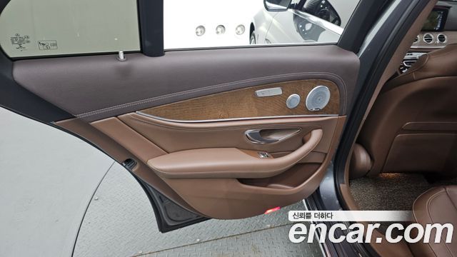 Mercedes-Benz E-Class E300 4MATIC Exclusive